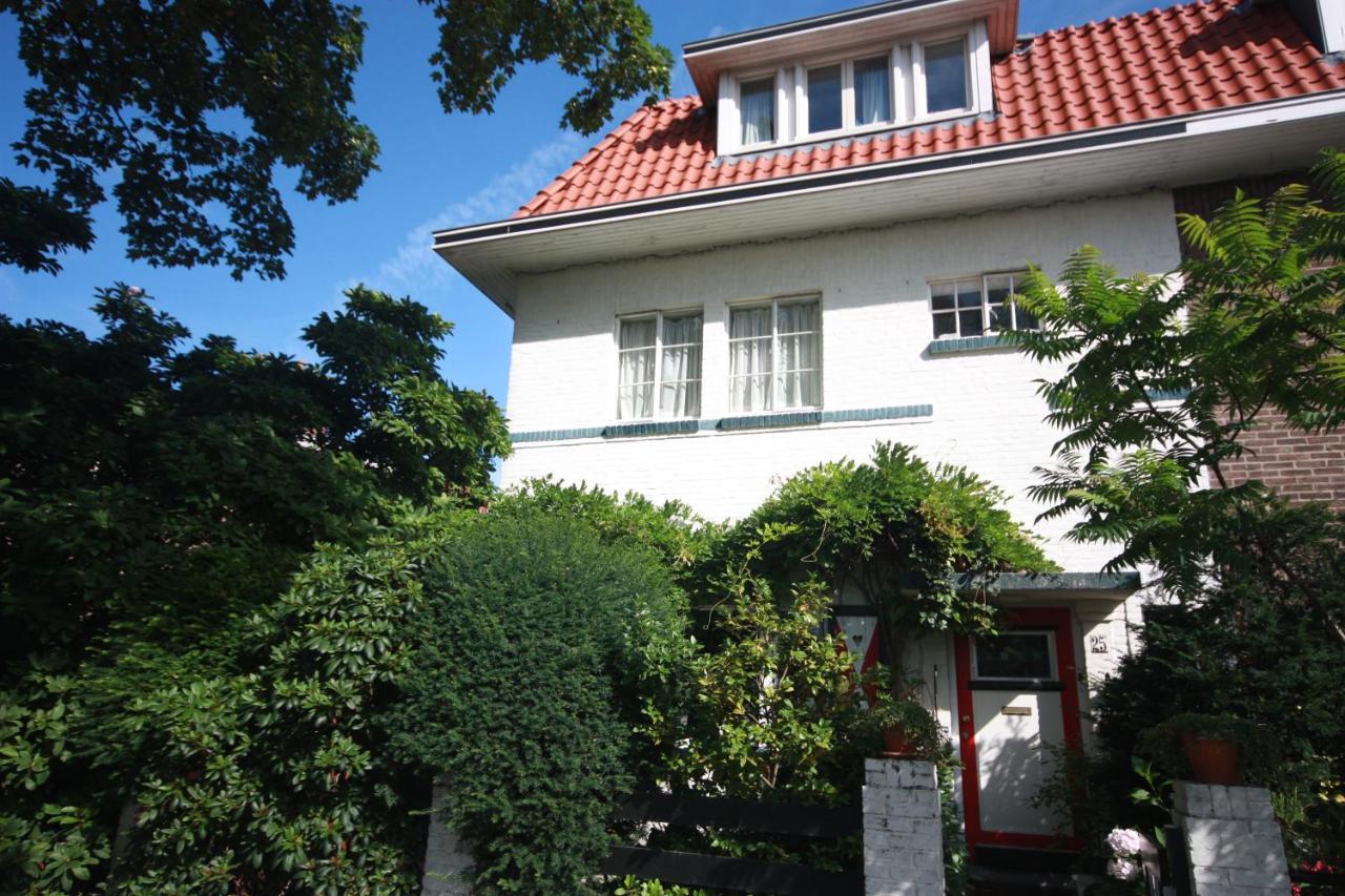 Bed and Breakfast De Pimpelmees Гаага Экстерьер фото